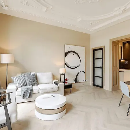 Feel At Home In This One-Bedroom - Check Profile Apartament
