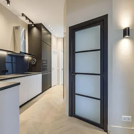 Feel At Home In This One-Bedroom - Check Profile 公寓